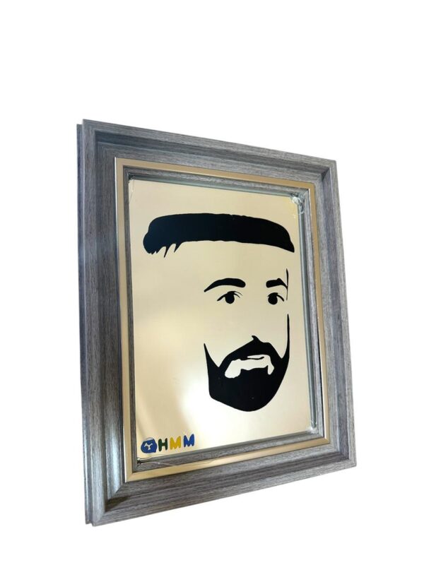 برواز صغير من الزجاج