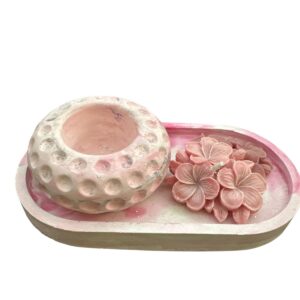 قطعتين من الجبس الفاخر باللون الوردي الفاتح مع شمعة معطرة برائحة الياسمين مناسبة لديكور المنزل