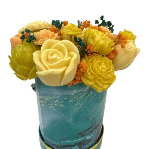 مجموعة من قطع الصابون الطبيعي على شكل ورود خالية من المواد الكحولية ممزوجة بماء الورد والزيوت العطرية مناسبة للتوزيعات والمناسبات