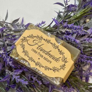 قطعة واحدة من صابون الجلسرين خالي من المواد الكحولية - مخلوط بالبابونج