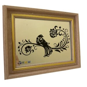 لوحة صغيرة من المرابا محفورة يدويا بتصميم رائع على شكل طائر تضفي طابعا جميلا باللون الاسود - مع اطار خشبي انيق - قياس 20*25