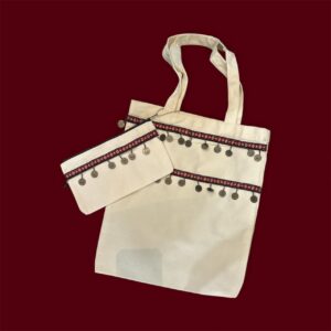 حقيبة كتف من القطن المتين مع محفظة صغيرة مزينة يدويا بتصميم تقليدي بلمسة عصرية مناسبة للاستخدام اليومي