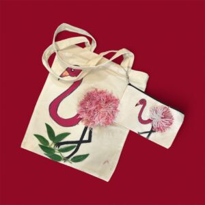 حقيبة من القماش القطني المتين مع محفظة صغيرة مزينة يدويا بتصميم الفلامينغو -تضيف لمسة من الجمال والابداع