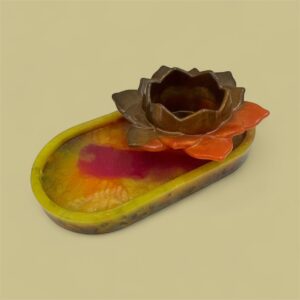 قاعدة من الريزن المتين مموجة بالالوان مع حامل للاكسسوارات على شكل وردة