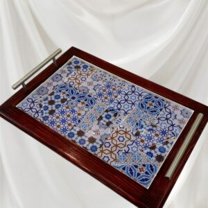 صينية ضيافة خشبية بأرضية زرقاء من فن الديكوباج مطلية بمادة الريزن القوية مقاس 20*30