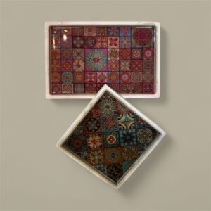 قواعد من الجبس بأرضية من فن الديكوباج وبطلاء من مادة الريزن مناسبة للديكور او حامل للاكسسوارات