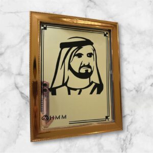 لوحة صغيرة من الزجاج الشفاف والمرابا اللامعة محفورة يدويا – مع اطار خشبي ذهبي لامع – قياس 20*25