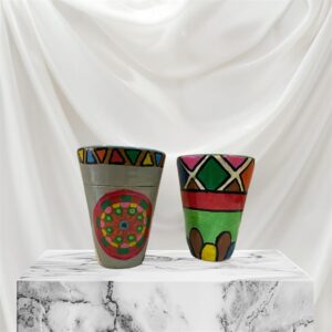 قطع فخارية من الطين الطبيعي ملونة يدويا- مزينة برسومات فريدة مناسبة للديكور