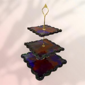 وعاء تقديم بثلاث طبقات مصنوعة من مادة الريزن الصلب وومموجة بألوان مختلفة مناسبة للتقديم