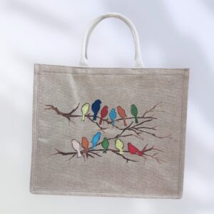 حقيبة رائعة من الخيش محفورة بتصميم مميز