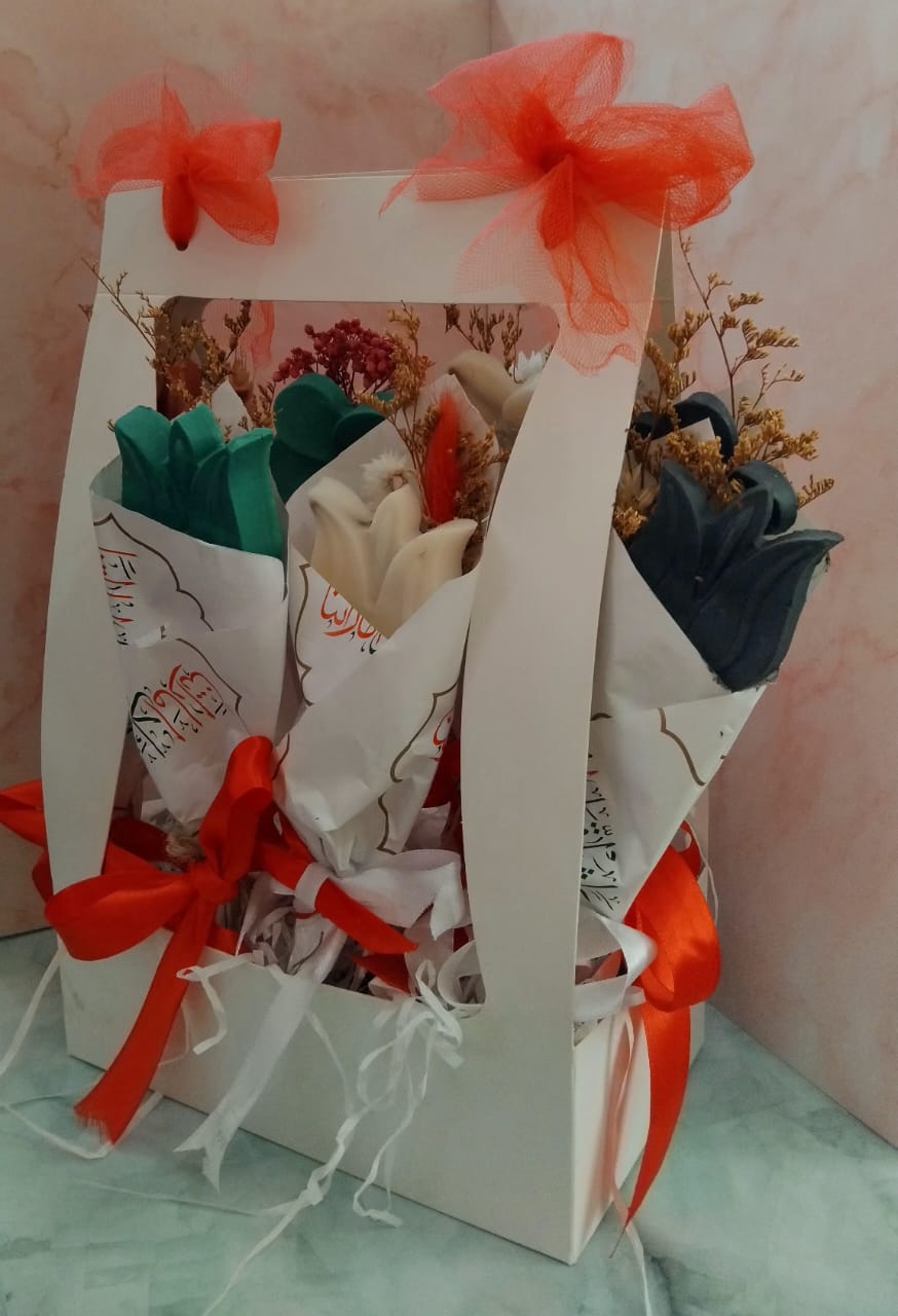 بوكس من الصابون الطبيعي بروائح فواحة مختلقة على شكل زهور للاستخدام اليومي خالية من المواد الكيميائية - تناسب الهدايا والتوزيعات 