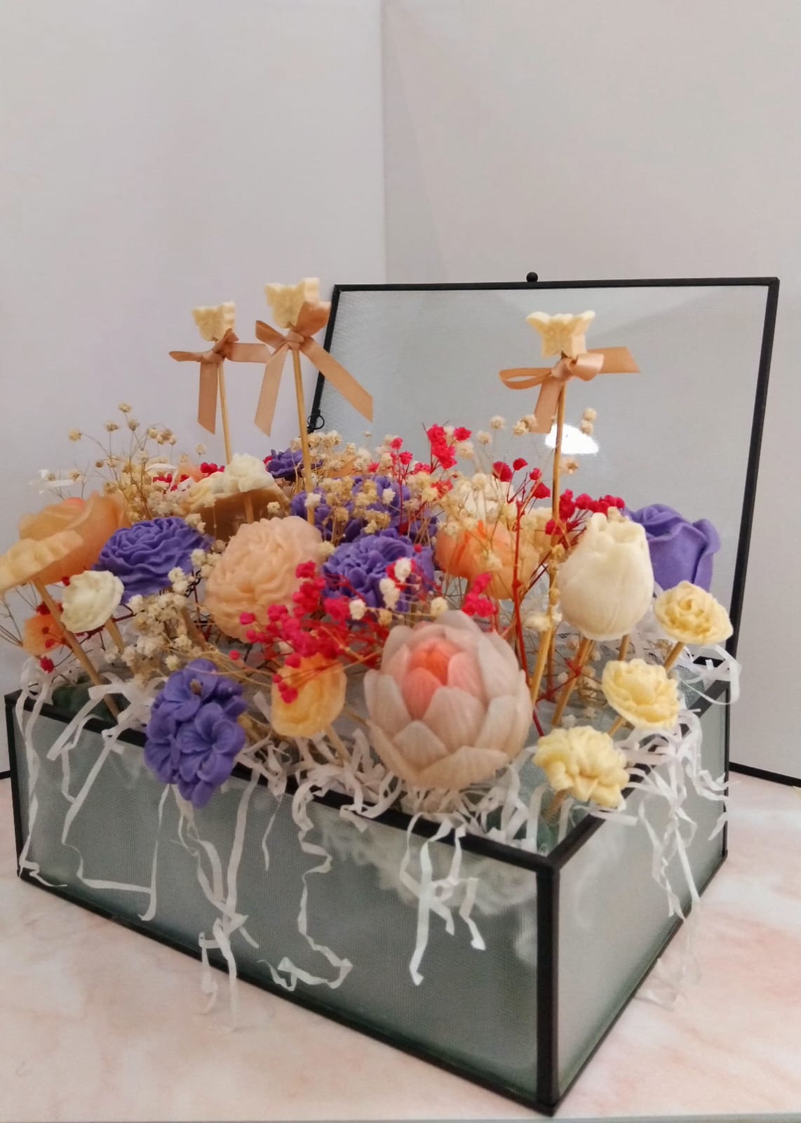   بوكس من صابون الجلسرين الطبيعي على شكل زهور ملونة مناسبة للبشرة والجسم مناسبة ايضا للهدايا 