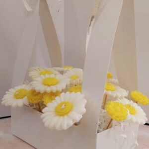 باقة من الشمع المعطر على شكل زهرة دوار الشمس منسبة للتوزيعات والهدايا