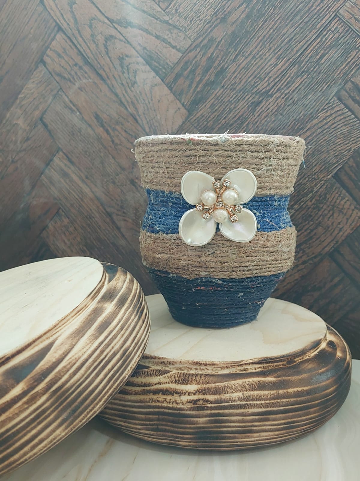 فخارة مزينة يدويا بخيوط القش - مناسبة للديكور