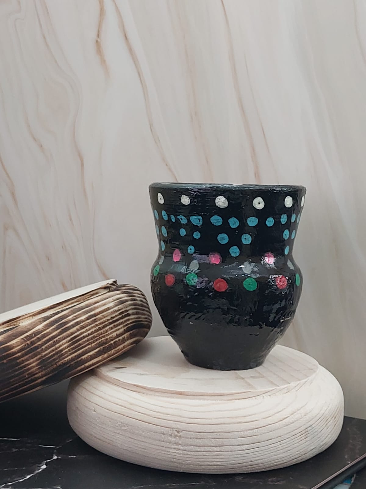 فخارة مرسومة يدويا بالوان مختلفة - مناسب للديكور