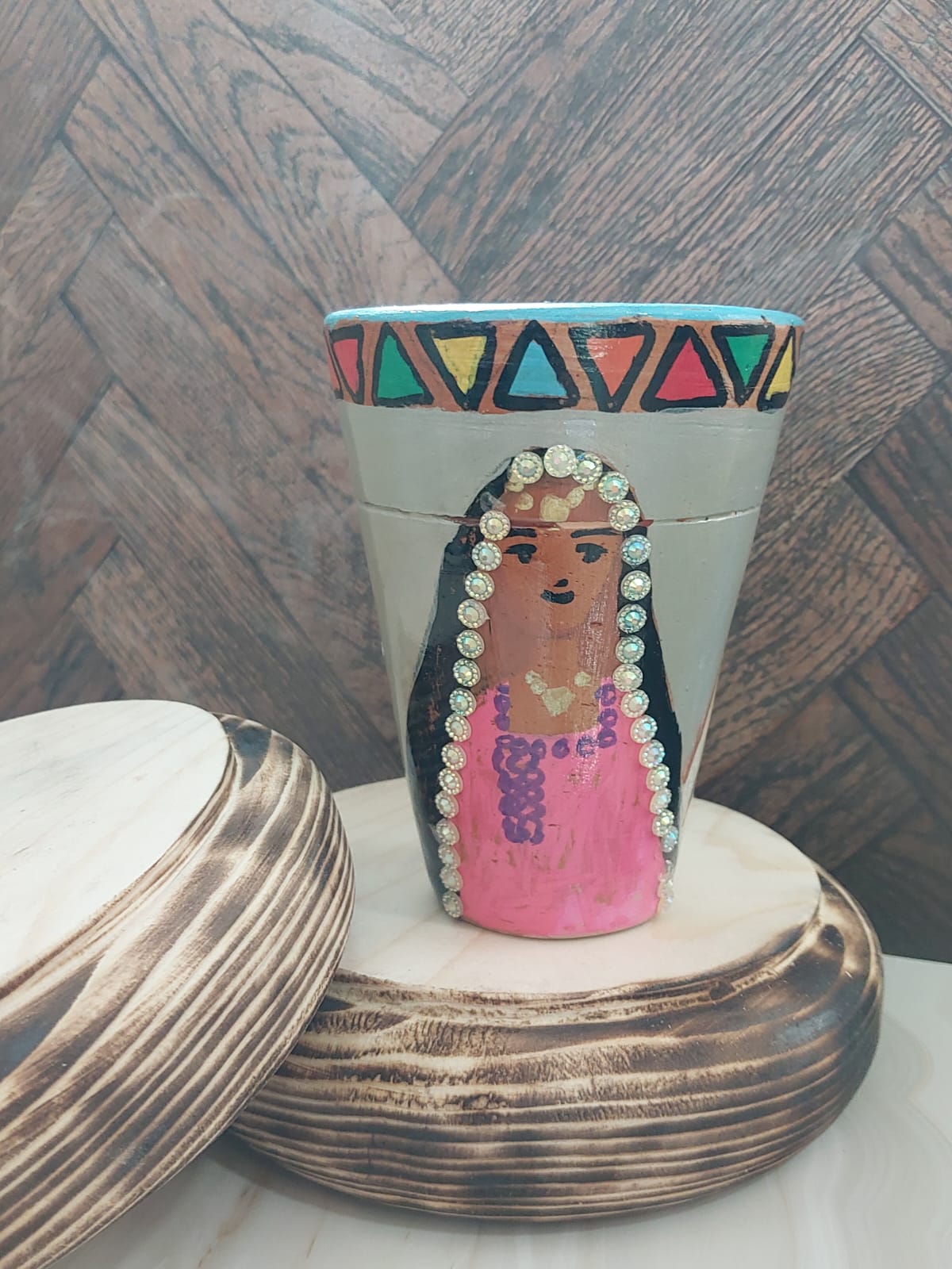 فخارة مرسومة يدويا بطابع عربي تقليدي - مناسب للديكور